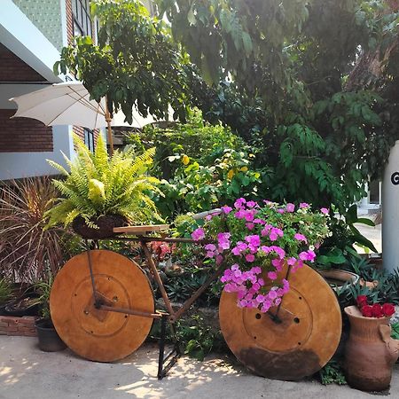 チエンマイ Oldy De Gardenアパートホテル エクステリア 写真